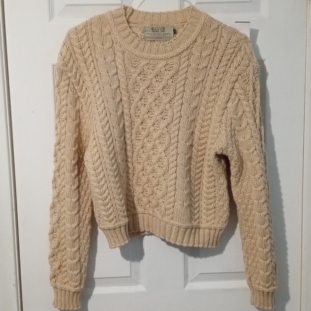 Elegant Cable Knit Sweater in Cream